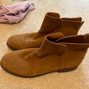 Steve Madden size 10 brown ankle boots. Barely worn, like new.